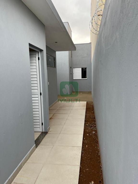 Casa à venda com 2 quartos, 70m² - Foto 18