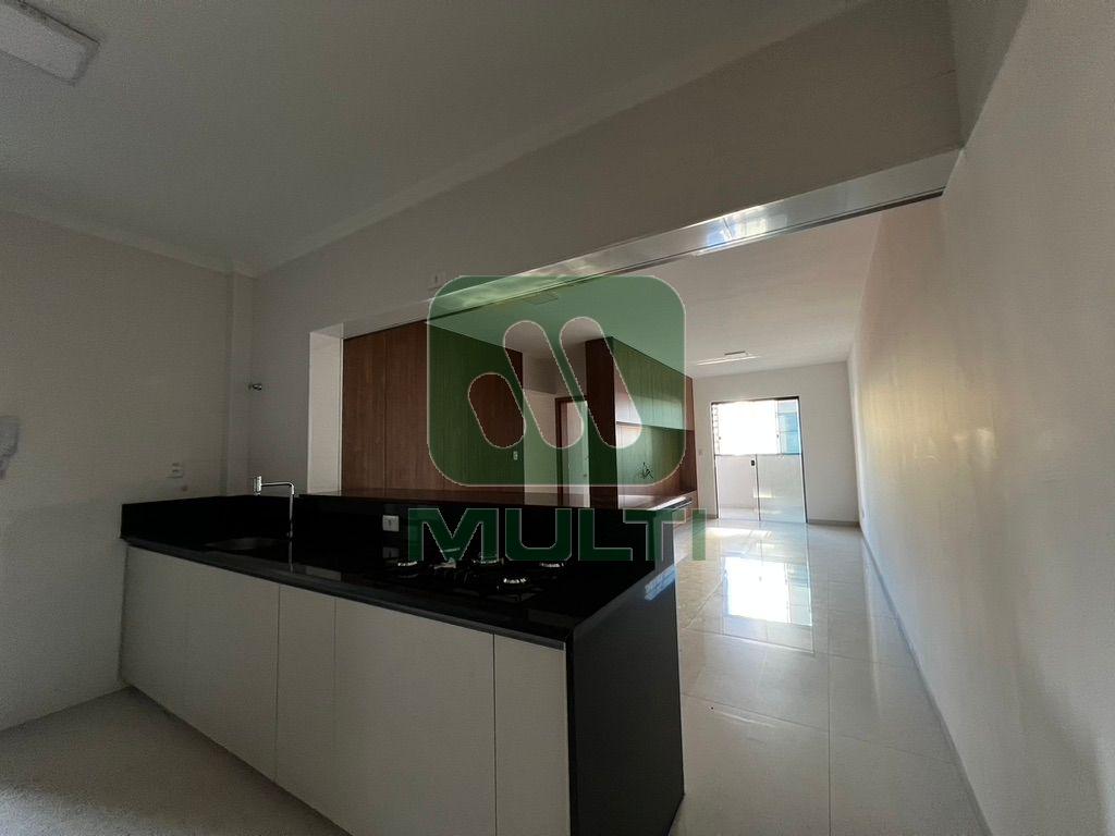 Apartamento à venda com 3 quartos, 110m² - Foto 1