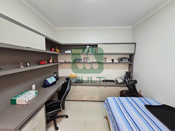 Casa à venda com 3 quartos, 230m² - Foto 9