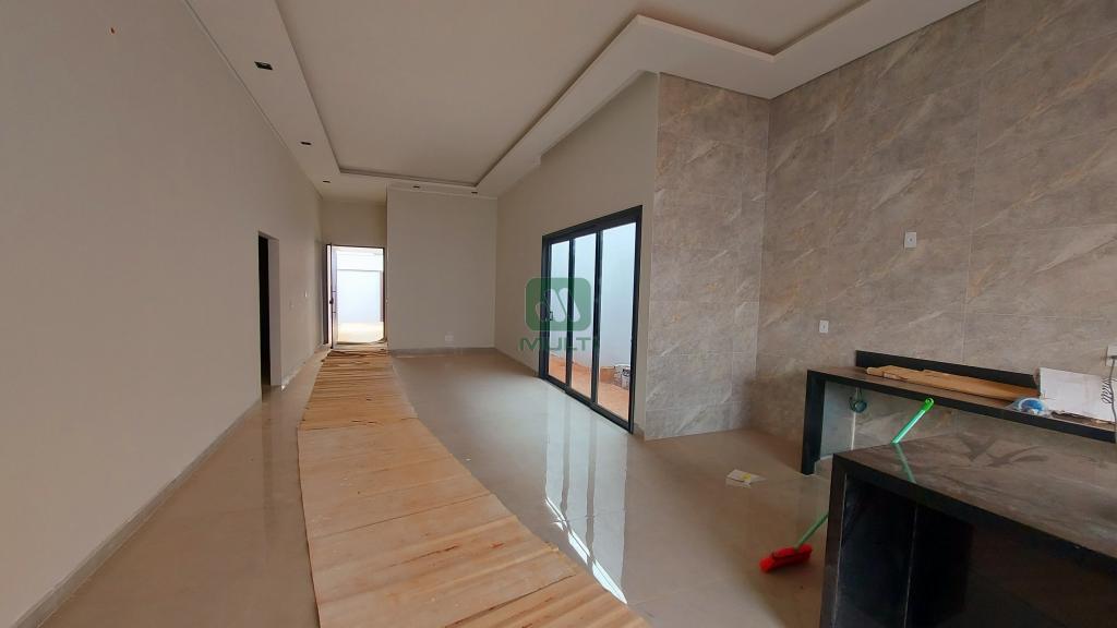 Casa à venda com 3 quartos, 190m² - Foto 1