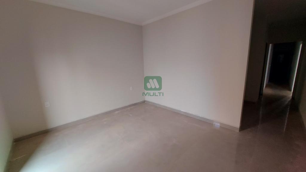 Casa à venda com 3 quartos, 190m² - Foto 2