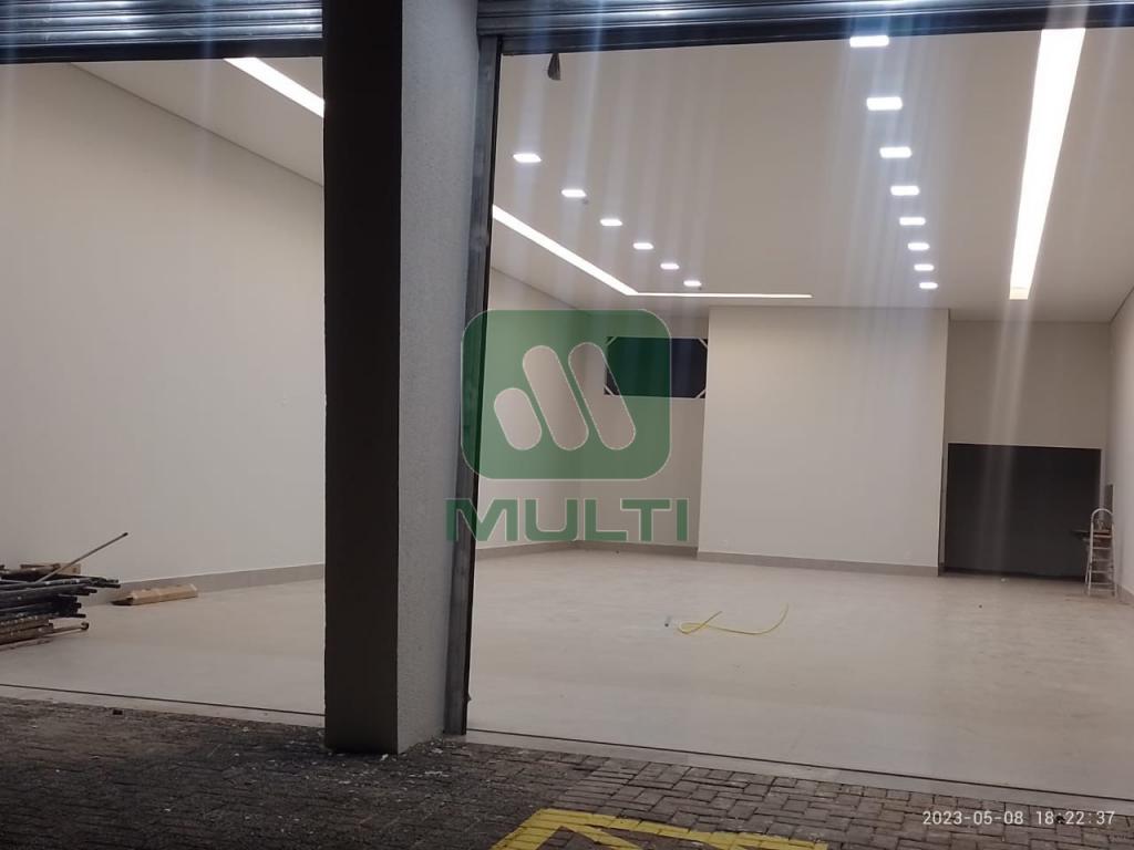 Prédio Inteiro à venda com 1 quarto, 213m² - Foto 2