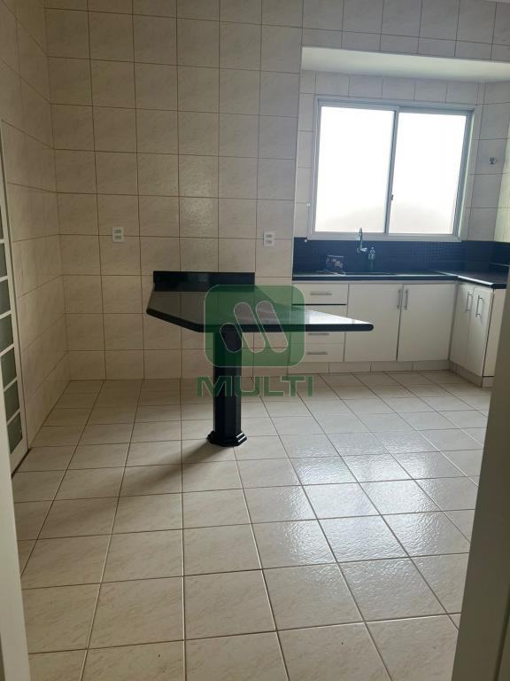 Apartamento à venda com 3 quartos, 110m² - Foto 3