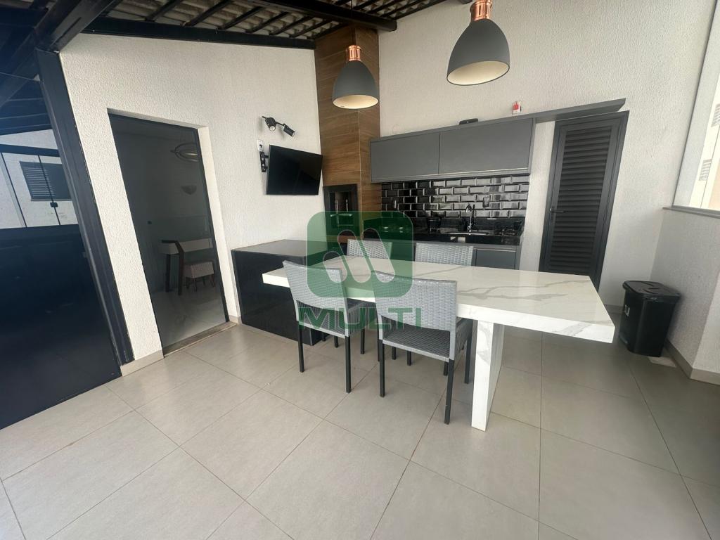 Apartamento à venda com 3 quartos, 162m² - Foto 2