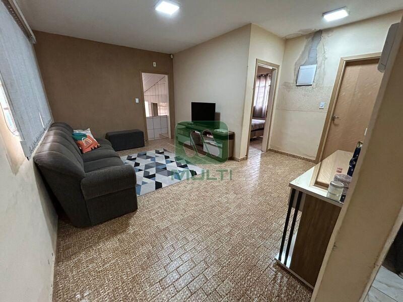 Casa à venda com 3 quartos, 178m² - Foto 1