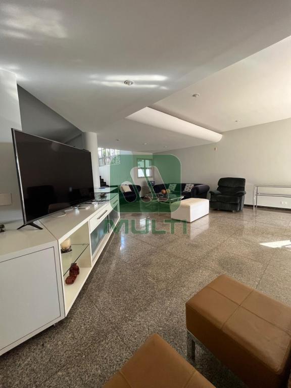 Casa à venda com 5 quartos, 385m² - Foto 2