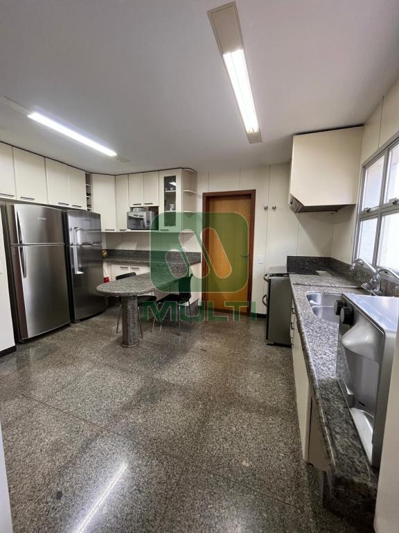 Casa à venda com 5 quartos, 385m² - Foto 11