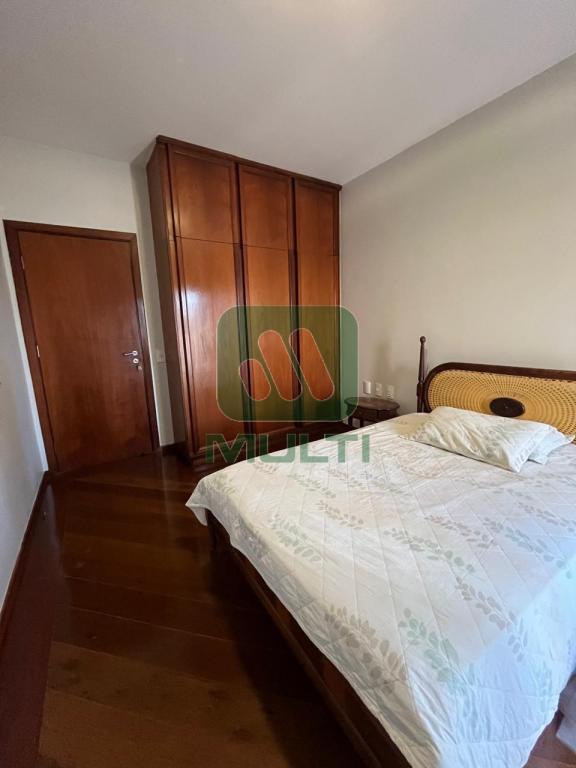 Casa à venda com 5 quartos, 385m² - Foto 15