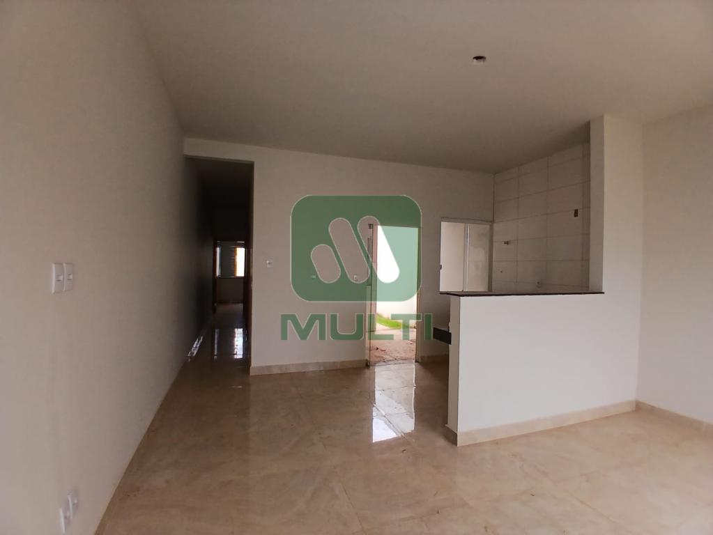 Casa à venda com 2 quartos, 63m² - Foto 1