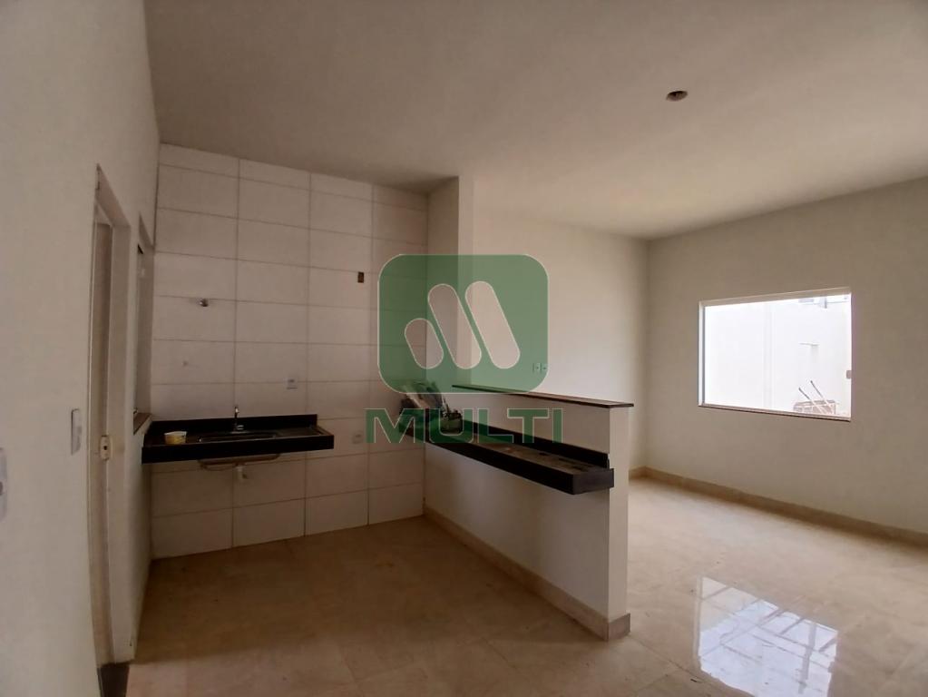 Casa à venda com 2 quartos, 63m² - Foto 4