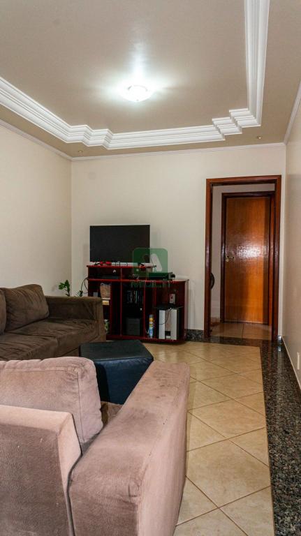 Apartamento à venda com 3 quartos, 122m² - Foto 2