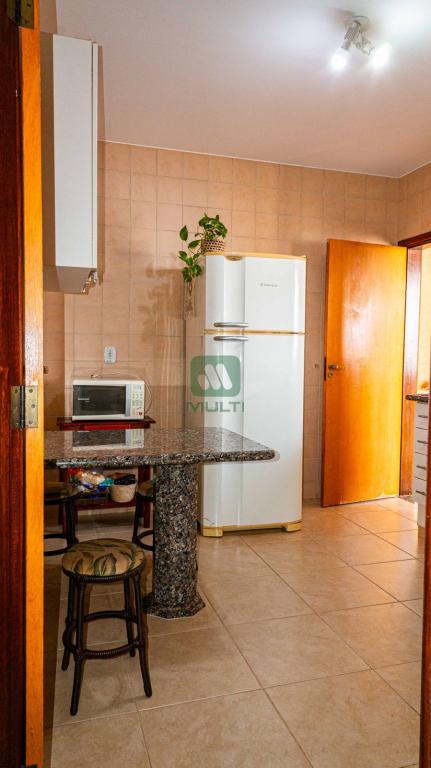 Apartamento à venda com 3 quartos, 122m² - Foto 6