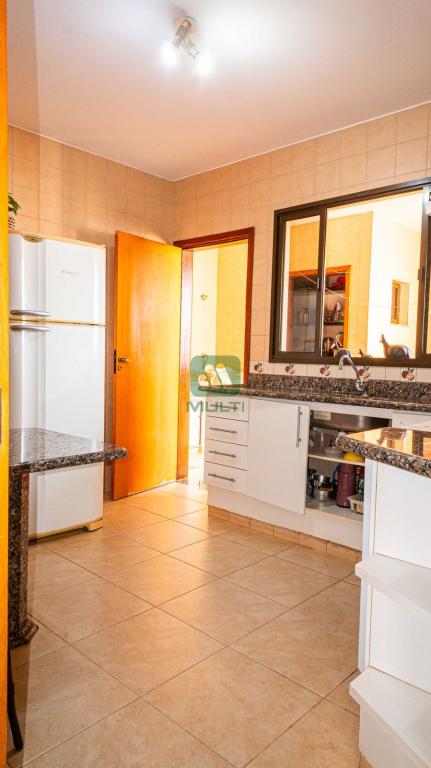 Apartamento à venda com 3 quartos, 122m² - Foto 8