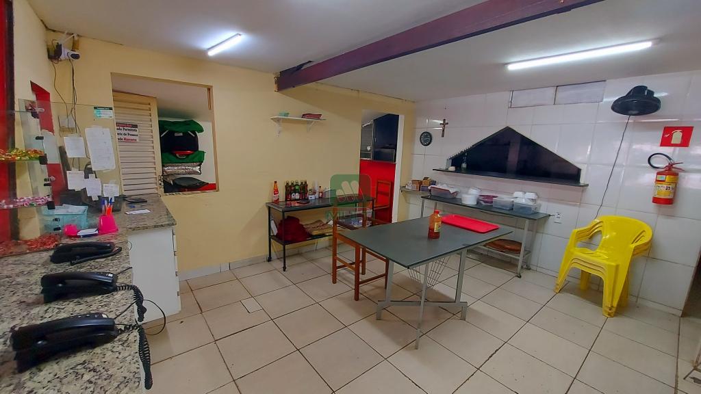 Prédio Inteiro à venda com 1 quarto, 245m² - Foto 3