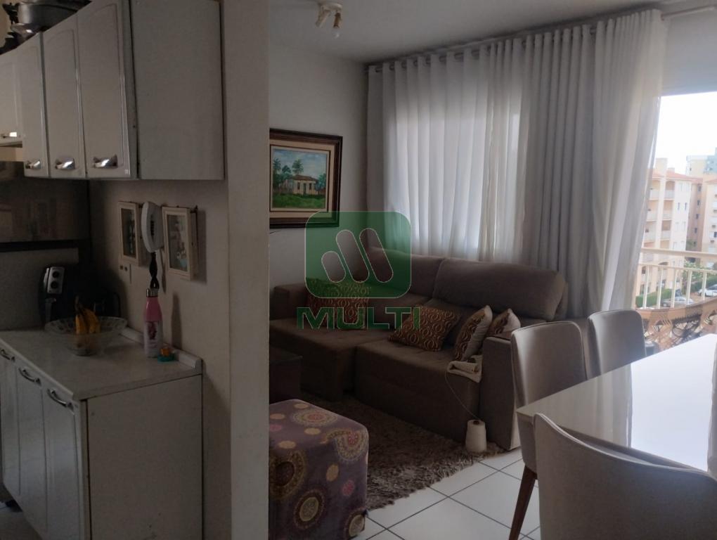 Apartamento à venda com 3 quartos, 71m² - Foto 2