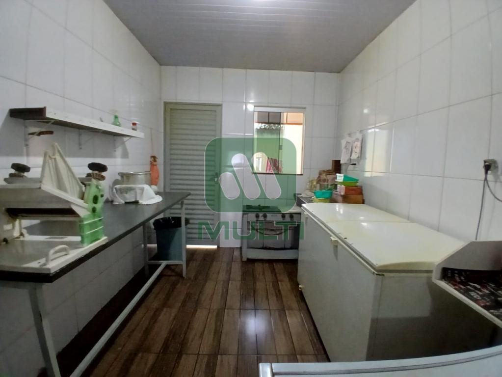 Casa à venda com 3 quartos, 182m² - Foto 9