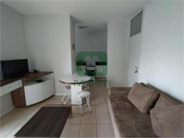 Apartamento à venda com 1 quarto, 42m² - Foto 2