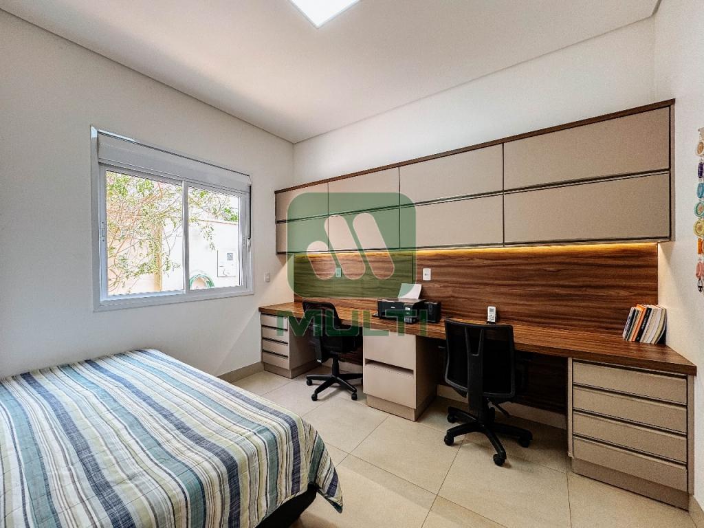 Casa de Condomínio à venda com 3 quartos, 226m² - Foto 5