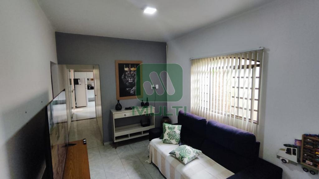 Casa à venda com 3 quartos, 142m² - Foto 1