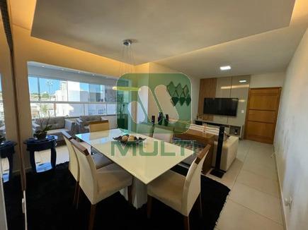 Apartamento à venda com 3 quartos, 118m² - Foto 1