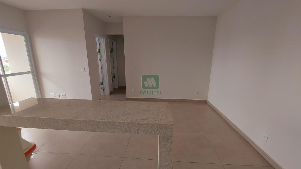 Apartamento à venda com 2 quartos, 64m² - Foto 2