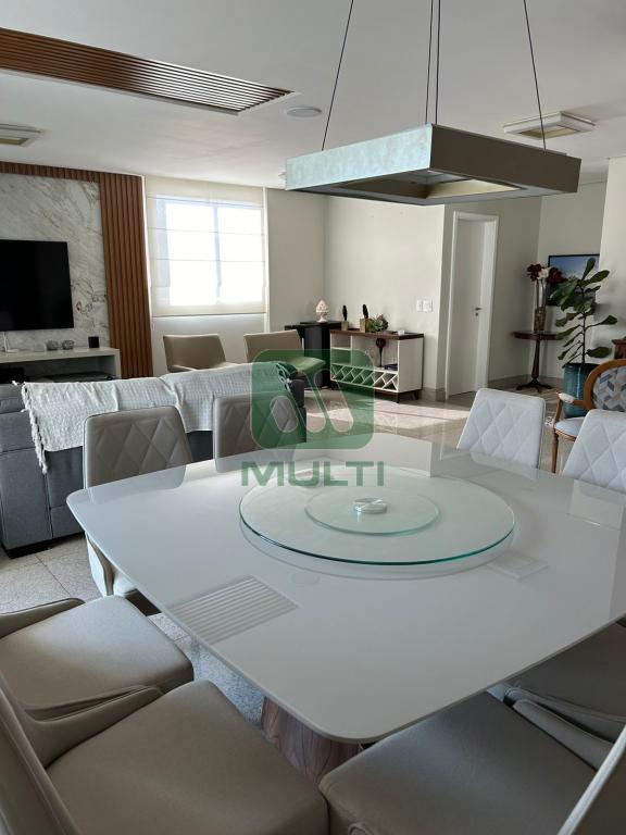 Apartamento à venda com 3 quartos, 168m² - Foto 4