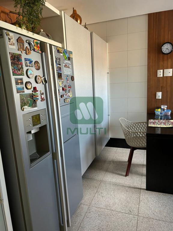 Apartamento à venda com 3 quartos, 168m² - Foto 8