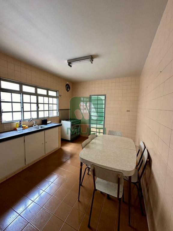 Casa à venda com 4 quartos, 242m² - Foto 5