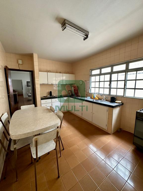 Casa à venda com 4 quartos, 242m² - Foto 6