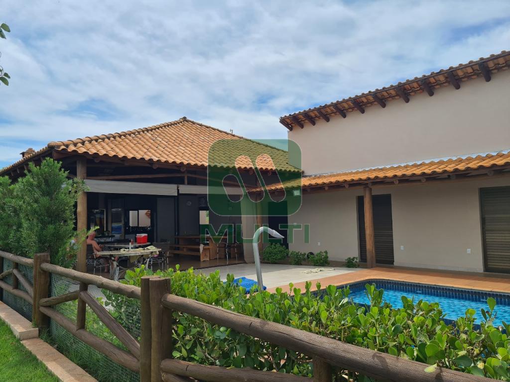 Fazenda à venda com 4 quartos, 220m² - Foto 1