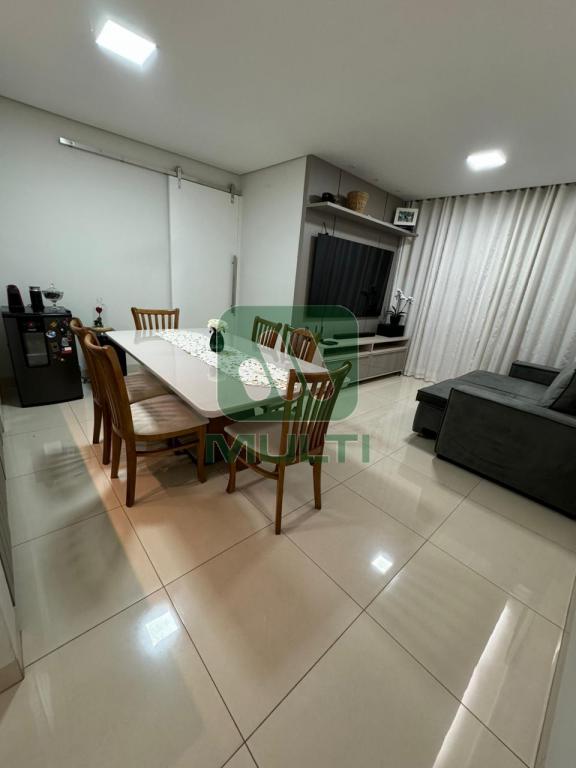 Apartamento à venda com 3 quartos, 90m² - Foto 2