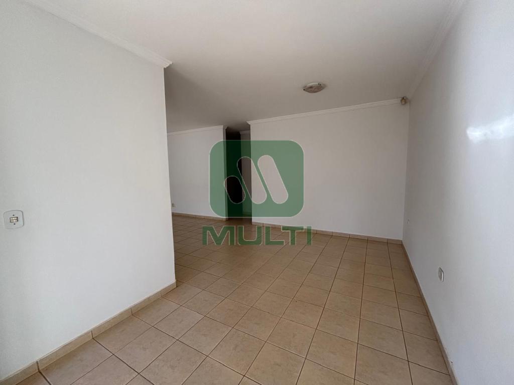 Casa à venda com 4 quartos, 188m² - Foto 1