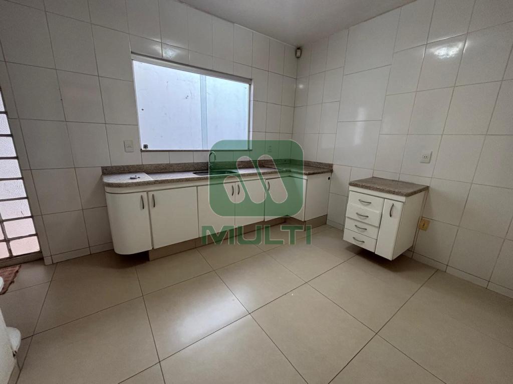 Casa à venda com 4 quartos, 188m² - Foto 4