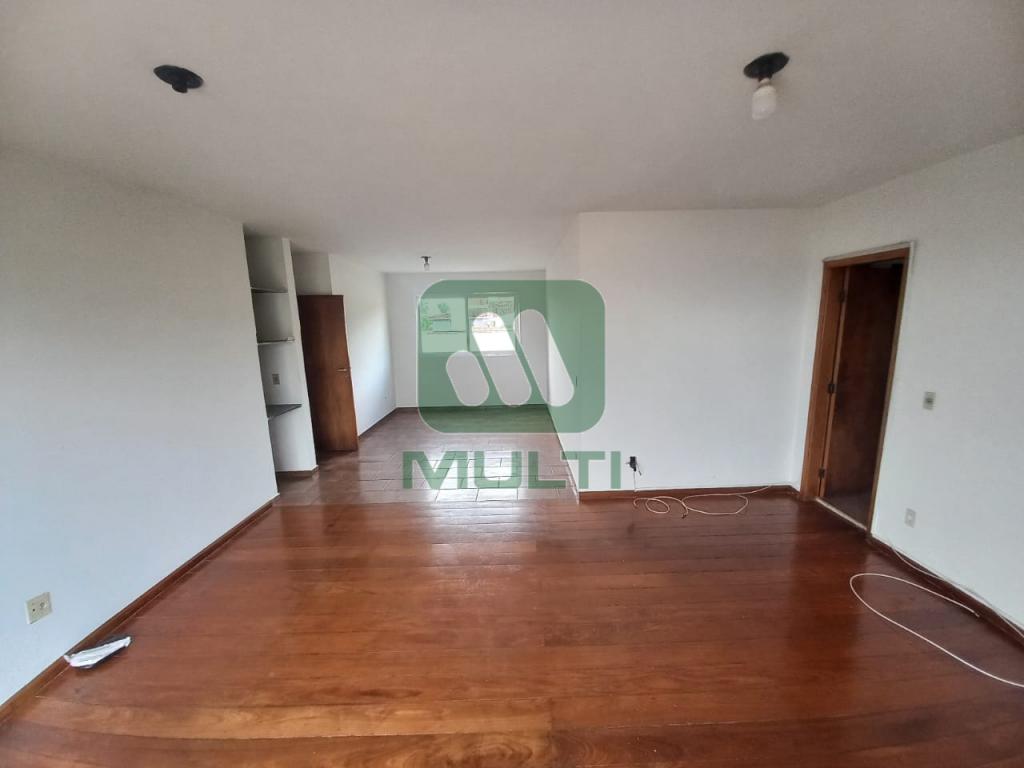 Apartamento à venda com 3 quartos, 139m² - Foto 2