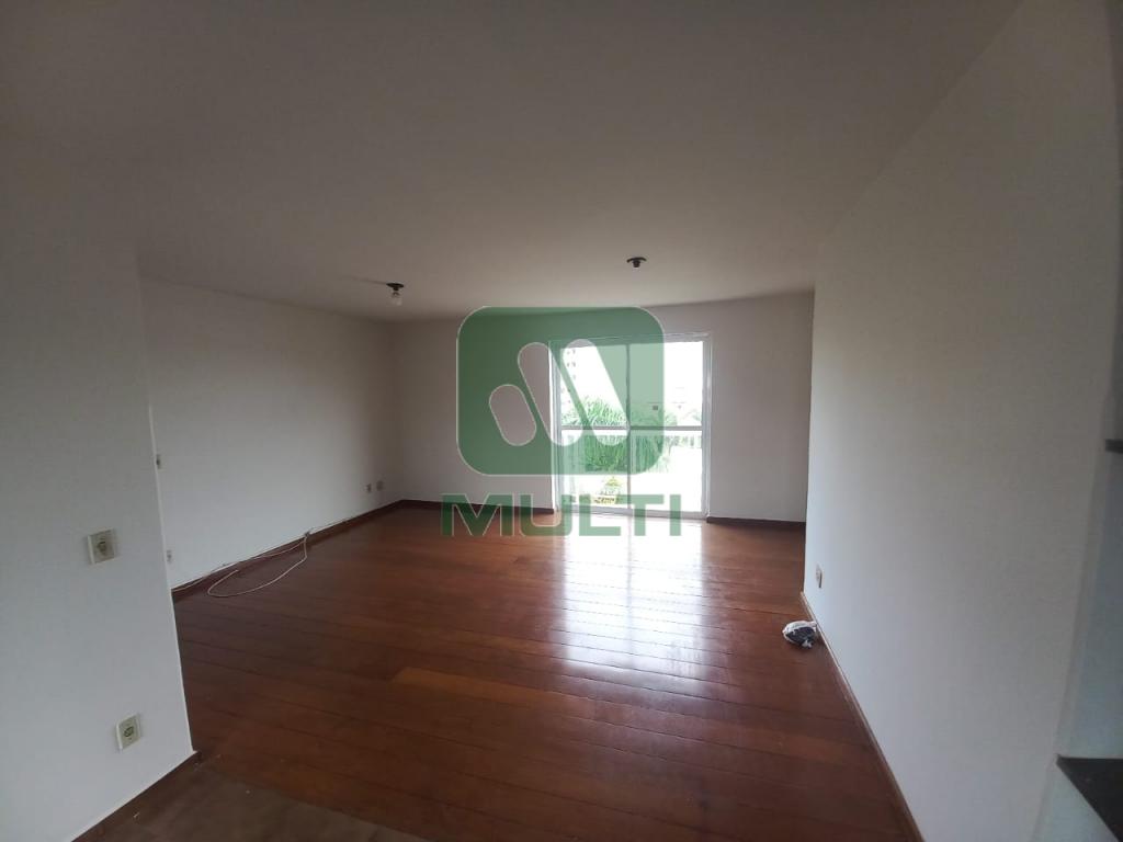 Apartamento à venda com 3 quartos, 139m² - Foto 3