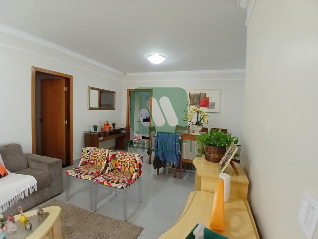 Casa à venda com 3 quartos, 215m² - Foto 2