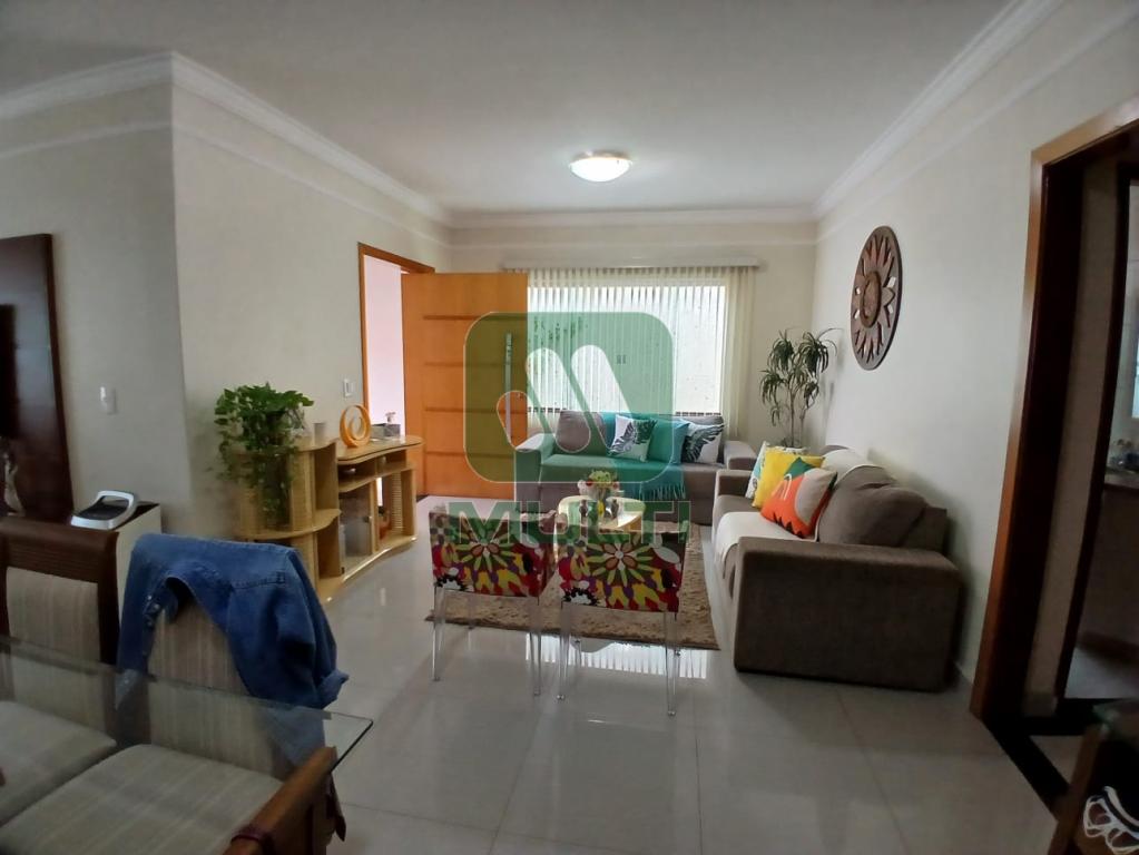 Casa à venda com 3 quartos, 215m² - Foto 3