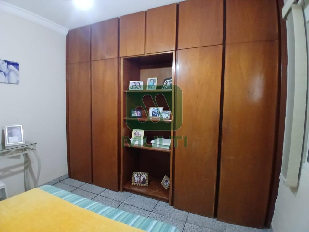 Casa à venda com 3 quartos, 215m² - Foto 14