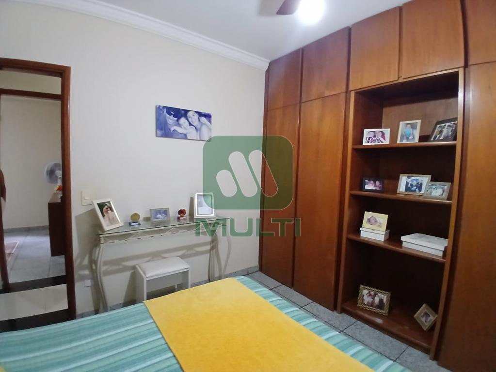 Casa à venda com 3 quartos, 215m² - Foto 15