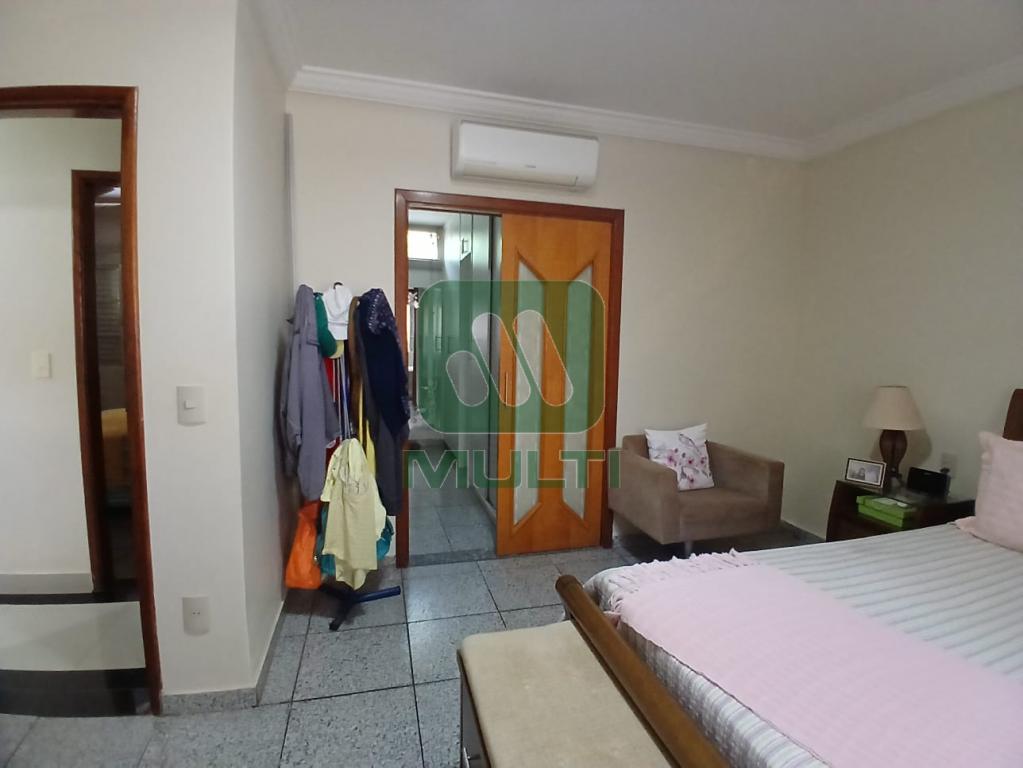 Casa à venda com 3 quartos, 215m² - Foto 25