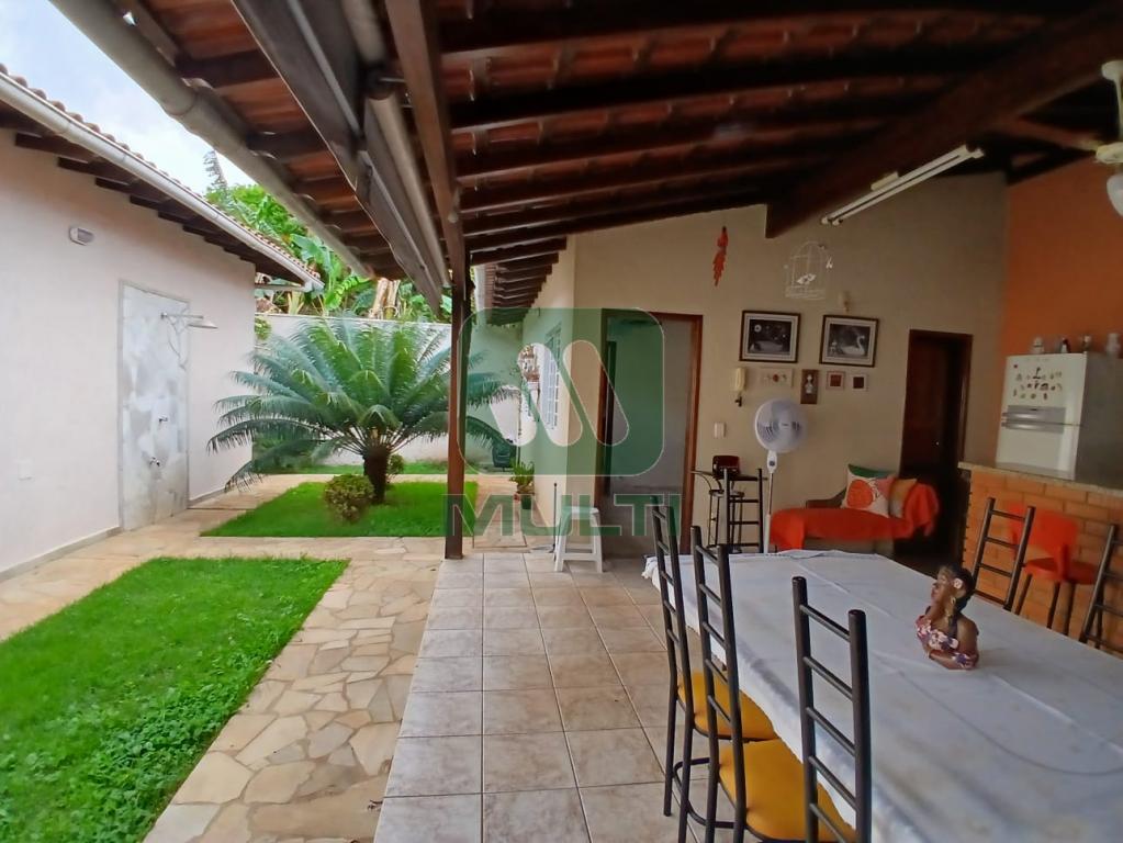 Casa à venda com 3 quartos, 215m² - Foto 27