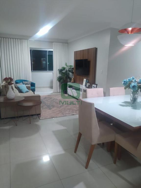 Apartamento à venda com 3 quartos, 112m² - Foto 1