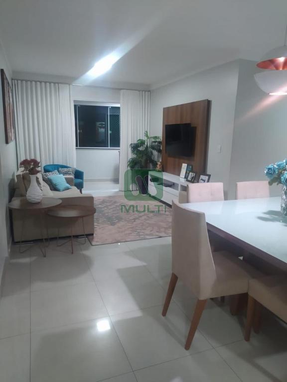 Apartamento à venda com 3 quartos, 112m² - Foto 2