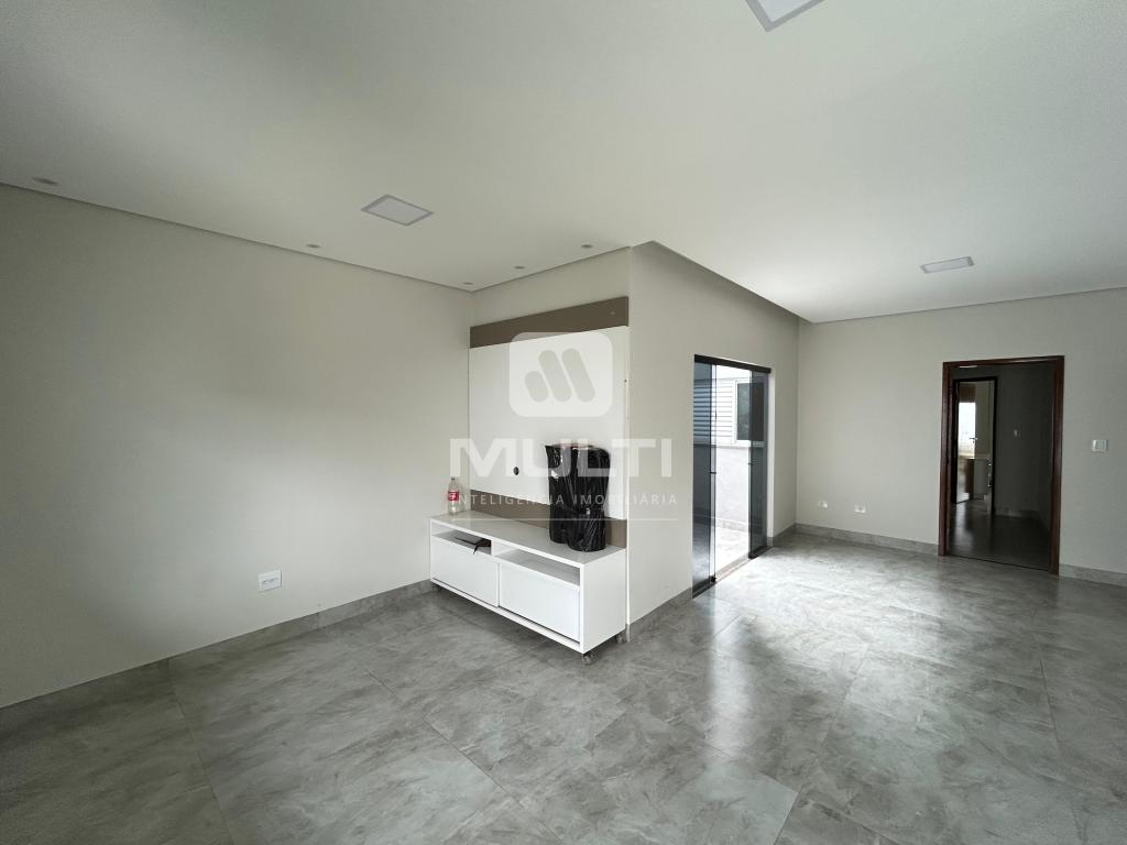 Casa à venda com 4 quartos, 200m² - Foto 3