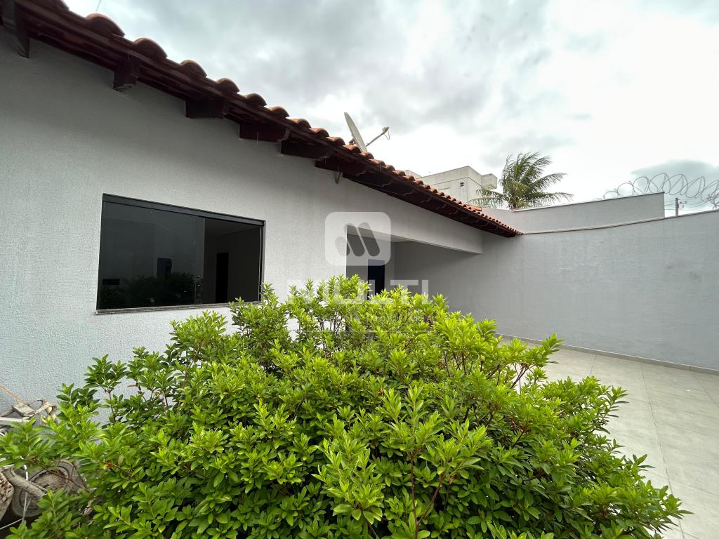 Casa à venda com 4 quartos, 200m² - Foto 25