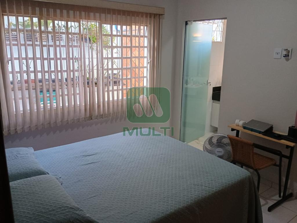 Casa à venda com 5 quartos, 200m² - Foto 12