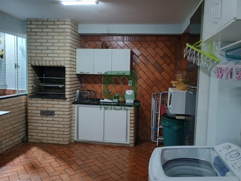 Casa à venda com 5 quartos, 200m² - Foto 19