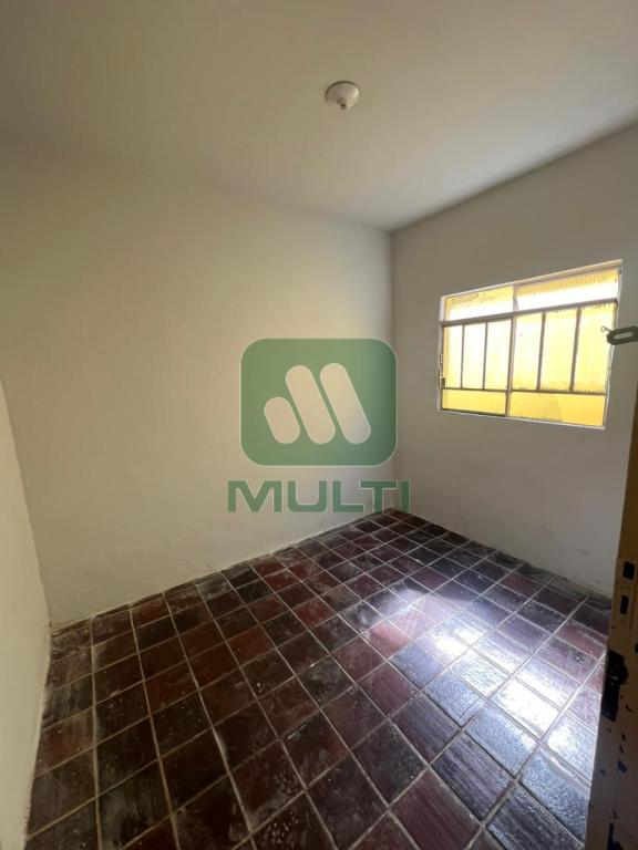 Casa à venda com 8 quartos, 186m² - Foto 2