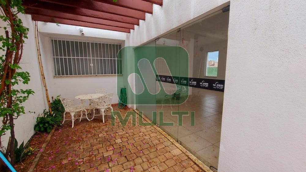 Prédio Inteiro à venda com 1 quarto, 120m² - Foto 1