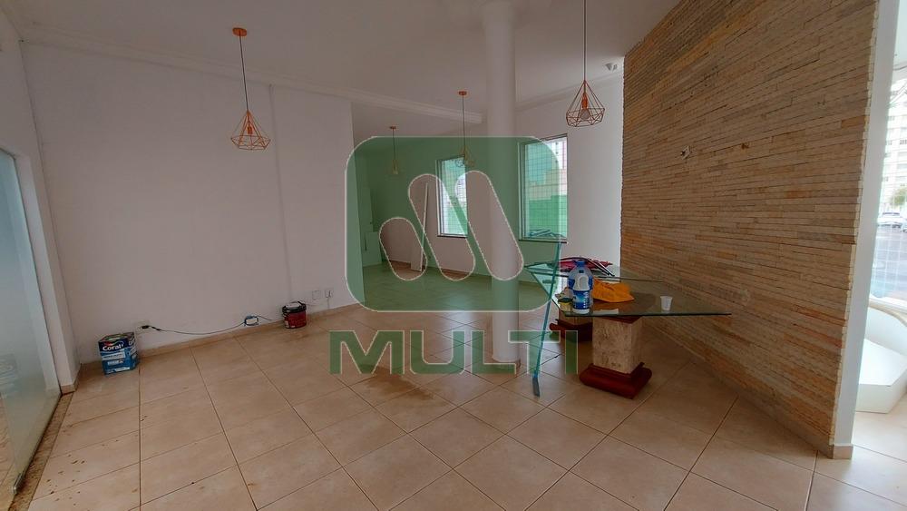 Prédio Inteiro à venda com 1 quarto, 120m² - Foto 2